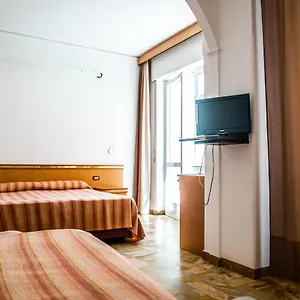 3* Hotell West End